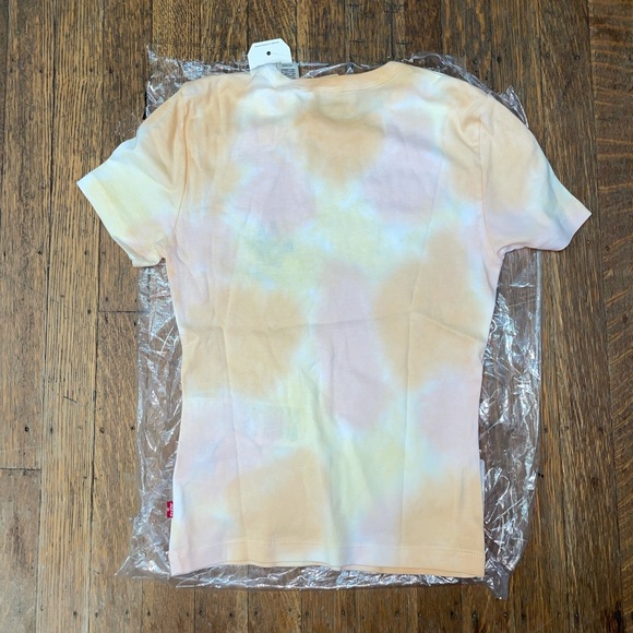 Levi’s tie dye tee 💫 🌈 - Picture 5 of 9